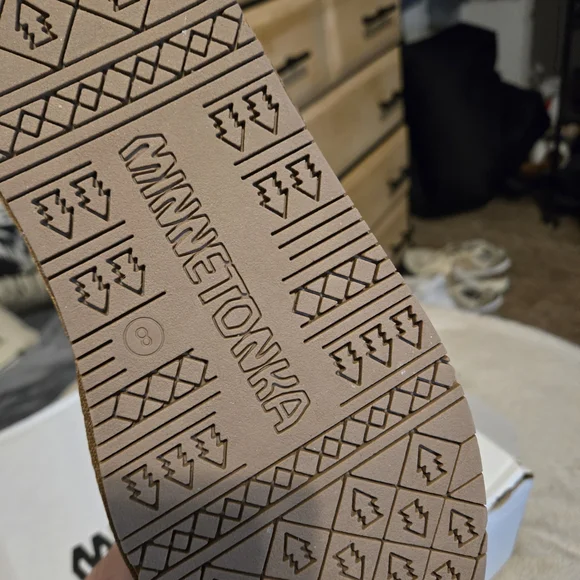 Minnetonka Size 8 Boots New - Picture 3 of 3